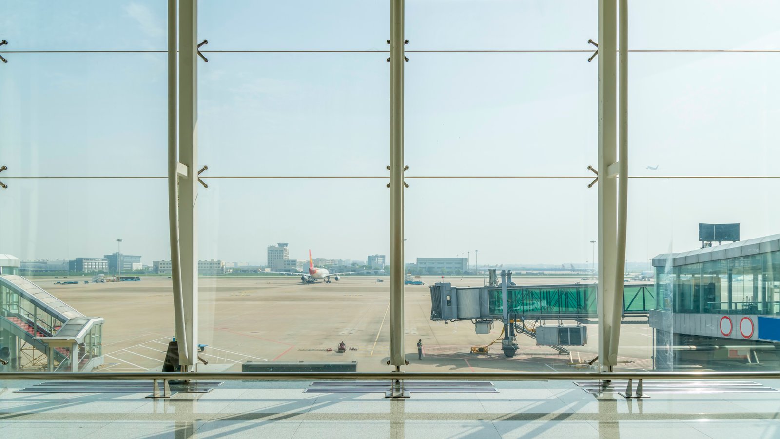 Image de Roissy CDG : entre retards, grèves et orages… mieux vaut confier votre véhicule à un professionnel !